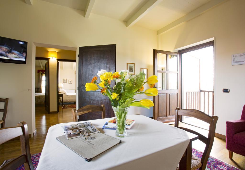 فندق Relais Castello Di Razzano Alfiano Natta الغرفة الصورة